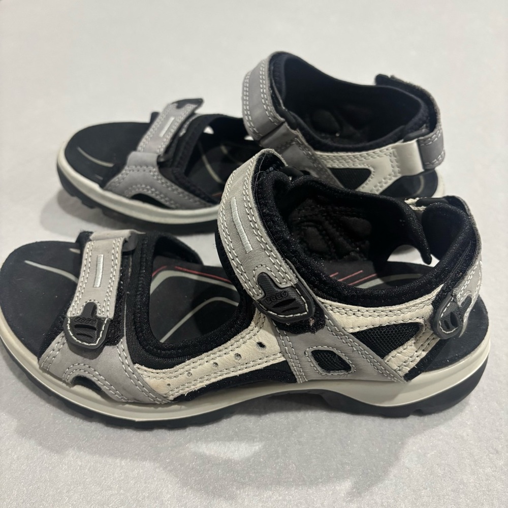 Ecco Gray and Black Sandals with Contoured Footbed.  Great condition! - Picture 5 of 8